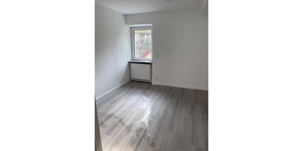 Dachgeschoßwohnung Illingen - 3 Zimmer, 65 m&sup2;, 650&euro; | Angebot:25874200