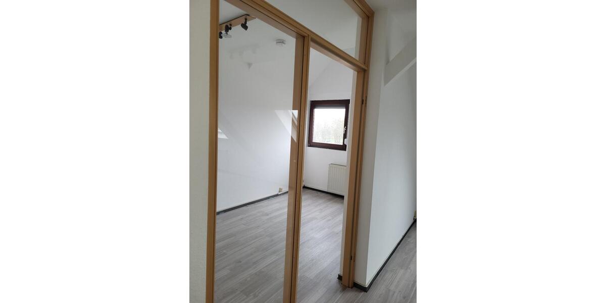 Dachgeschoßwohnung Zweibrücken - 4 Zimmer, 113 m&sup2;, 610&euro; | Angebot:26221496