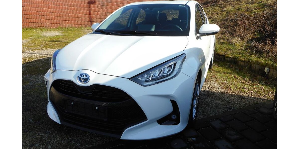 Toyota Yaris 23.423 km 18.850 &euro; Saarbrücken 66130