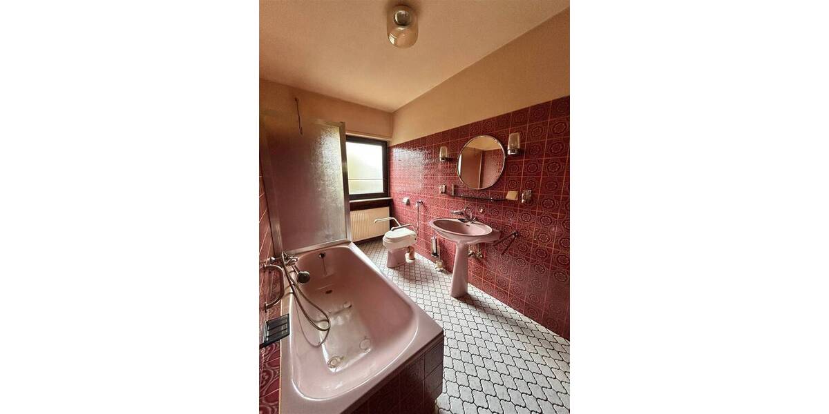 Mehrfamilienhaus, Wohnhaus Saarbrücken Dudweiler - 7 Zimmer, 168 m&sup2;, 150.000&euro; | Angebot:25745729