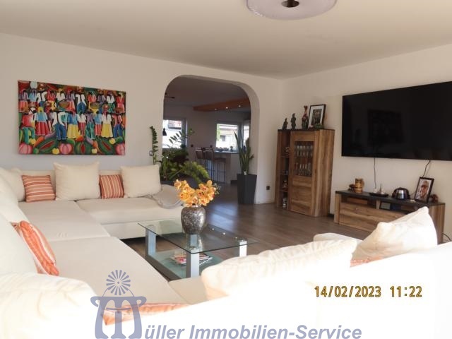 Großzügiges lichtdurchflutetes Zwei-Generationenhaus in schöner Stadtrandlage - Einfamilienhaus Homburg | Angebot:10240180