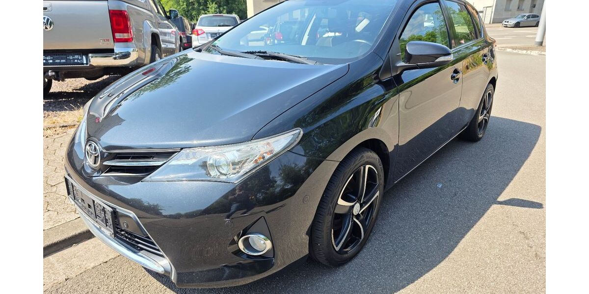Toyota Auris 166.000 km 6.490 &euro; Saarbrücken - Burbach 66115
