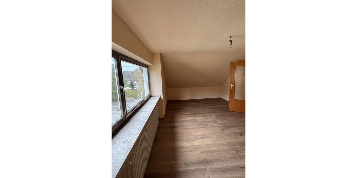 Dachgeschoßwohnung Saarbrücken Malstatt - 3 Zimmer, 70 m&sup2;, 700&euro; | Angebot:26040579