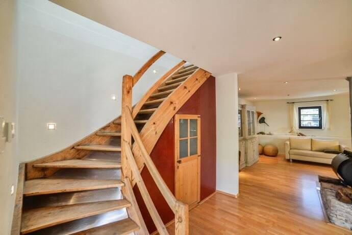 Mehrfamilienhaus, Wohnhaus Saarbrücken St Johann - 3 Zimmer, 150 m&sup2;, 1.400&euro; | Angebot:26190671