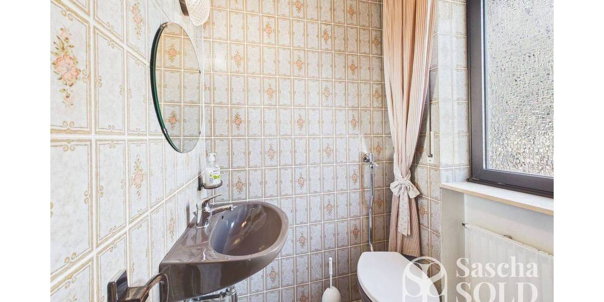 Großes Einfamilienhaus in begehrter Lage von Oberwürzbach, St. Ingbert mit Terrasse und Südbalkon - Einfamilienhaus Sankt Ingbert Oberwürzbach | Angebot:26161394