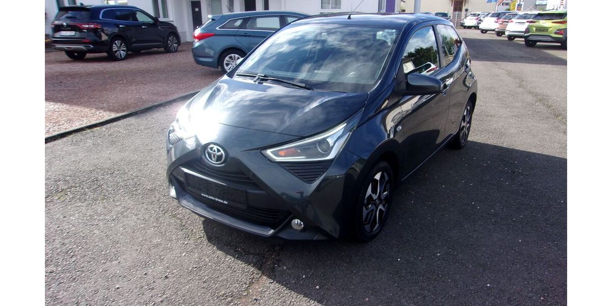 Toyota Aygo (X) 83.900 km 8.990 &euro; Bruchmühlbach 66892