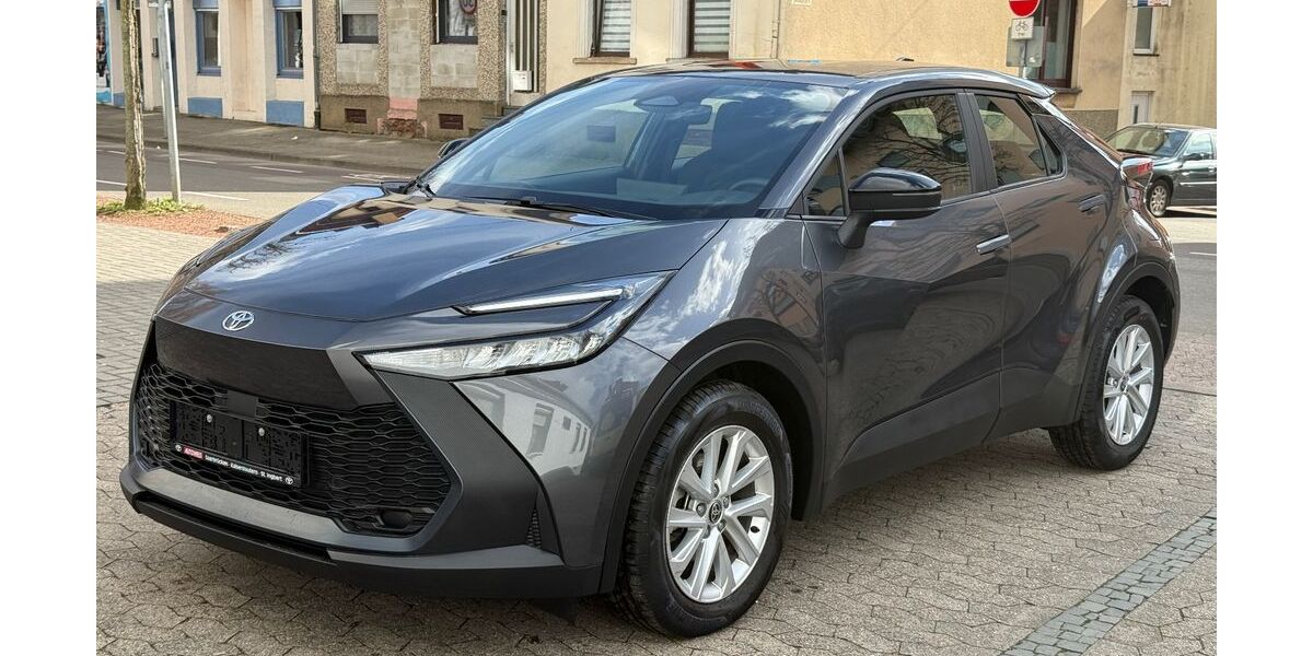 Toyota C-HR 1.890 km 29.600 &euro; Saarbrücken - Burbach 66115