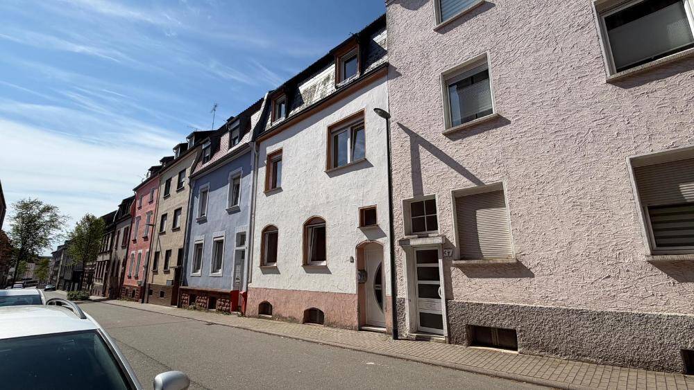 Reihenmittelhaus Pirmasens Innenstadt - 7 Zimmer, 181 m&sup2;, 159.000&euro; | Angebot:26261505