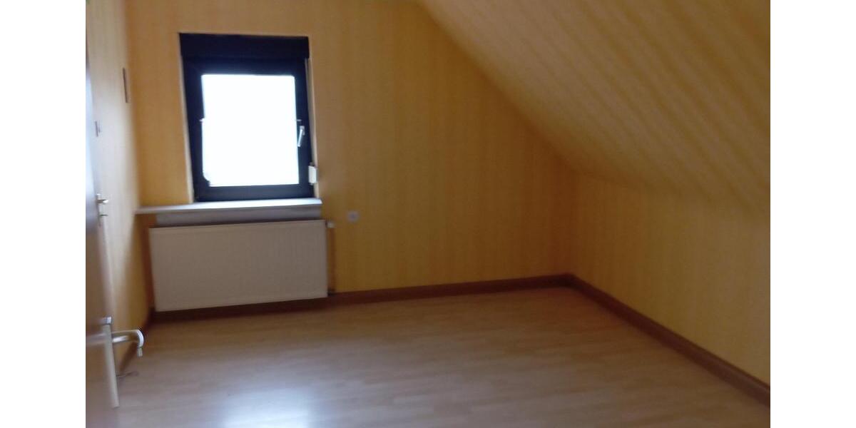 Dachgeschoßwohnung Homburg - 3 Zimmer, 65 m&sup2;, 450&euro; | Angebot:25992317