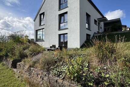 Haus Altenkirchen - 7 Zimmer, 230 m&sup2;, 2.800&euro; | Angebot:26997700