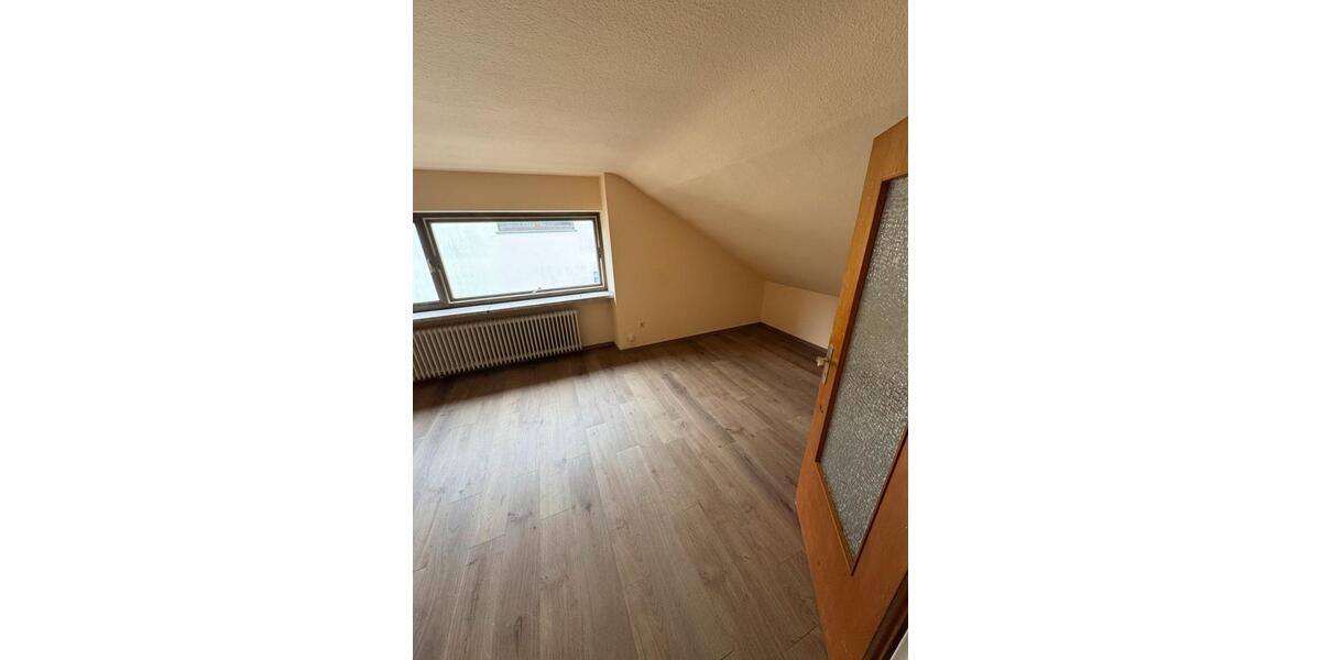 Dachgeschoßwohnung Saarbrücken Malstatt - 3 Zimmer, 70 m&sup2;, 700&euro; | Angebot:26040579
