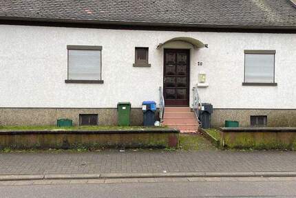 Haus Saarbrücken / Brebach Brebach-Fechingen - 3 Zimmer, 72 m&sup2;, 130.000&euro; | Angebot:25674609