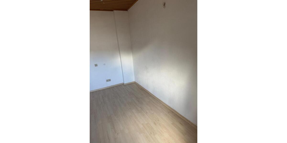 Etagenwohnung Sankt Ingbert - 3 Zimmer, 80 m&sup2;, 700&euro; | Angebot:25957202
