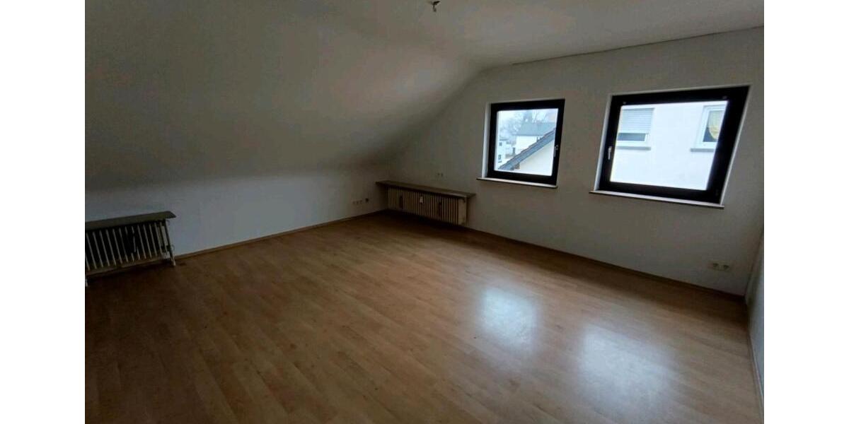 Dachgeschoßwohnung Homburg - 3 Zimmer, 80 m&sup2;, 800&euro; | Angebot:26661564