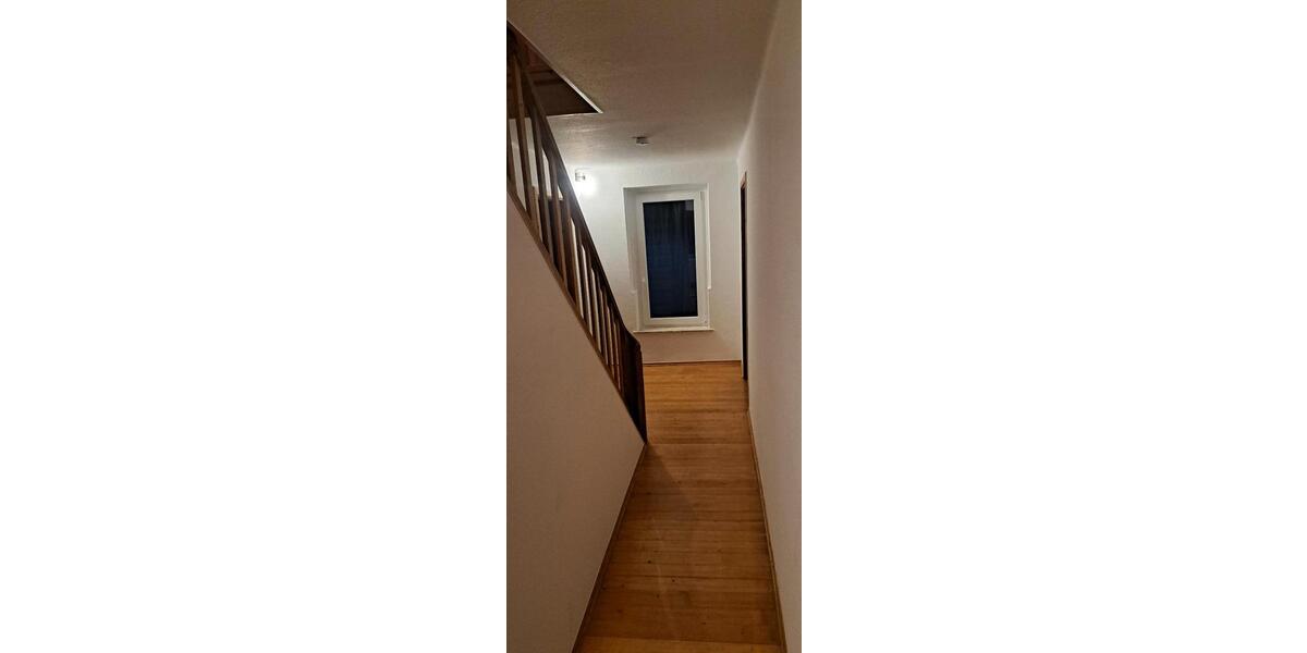 Etagenwohnung Hermersberg - 6 Zimmer, 140 m&sup2;, 830&euro; | Angebot:25872307