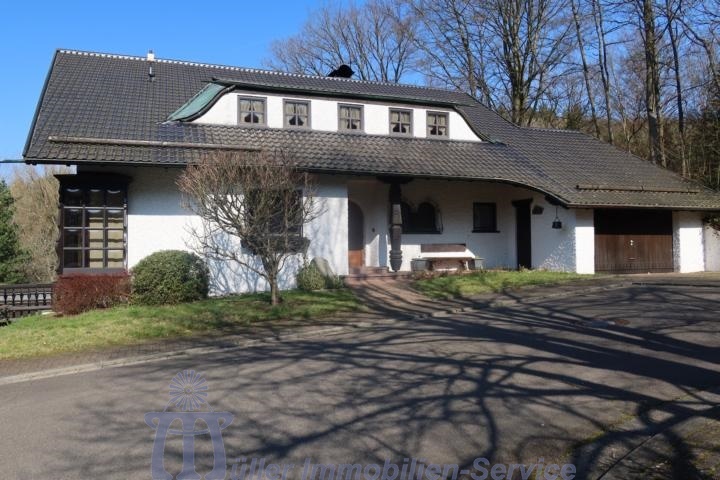 Schöne Landhaus-Villa in unverbaubarer Orts- und Waldrandlage von Homburg - Einfamilienhaus Homburg | Angebot:15024068