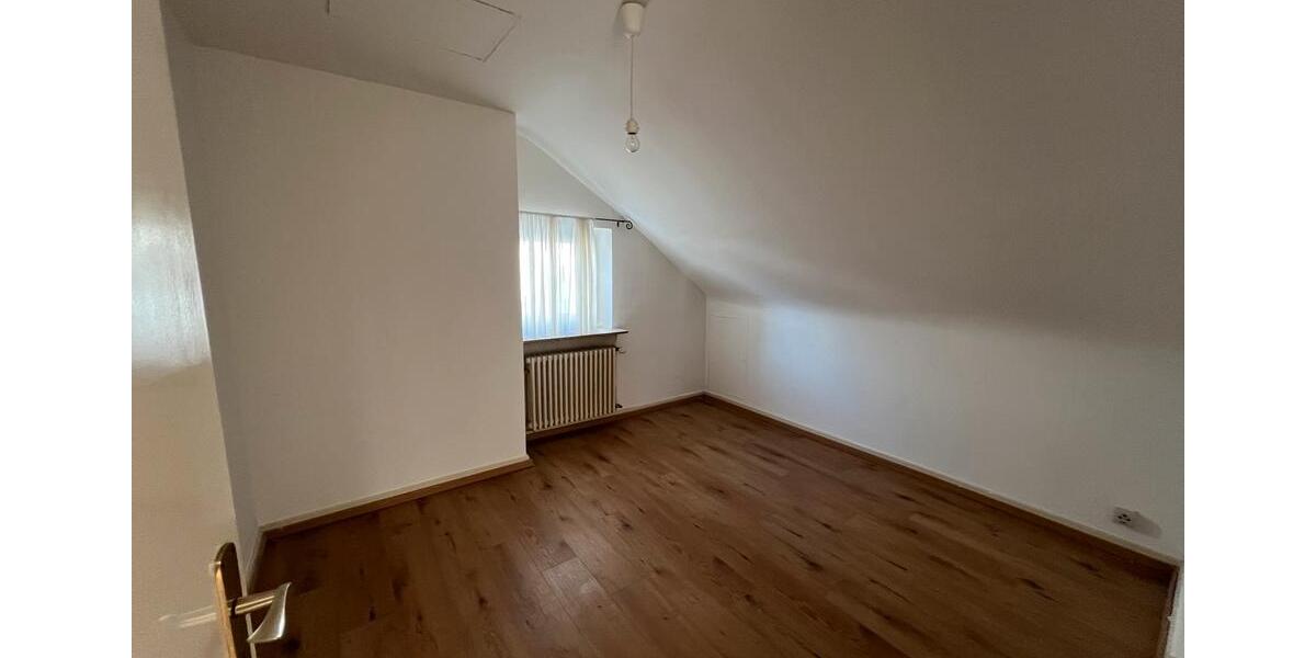 Etagenwohnung Saarbrücken - 4 Zimmer, 75 m&sup2;, 650&euro; | Angebot:25309120