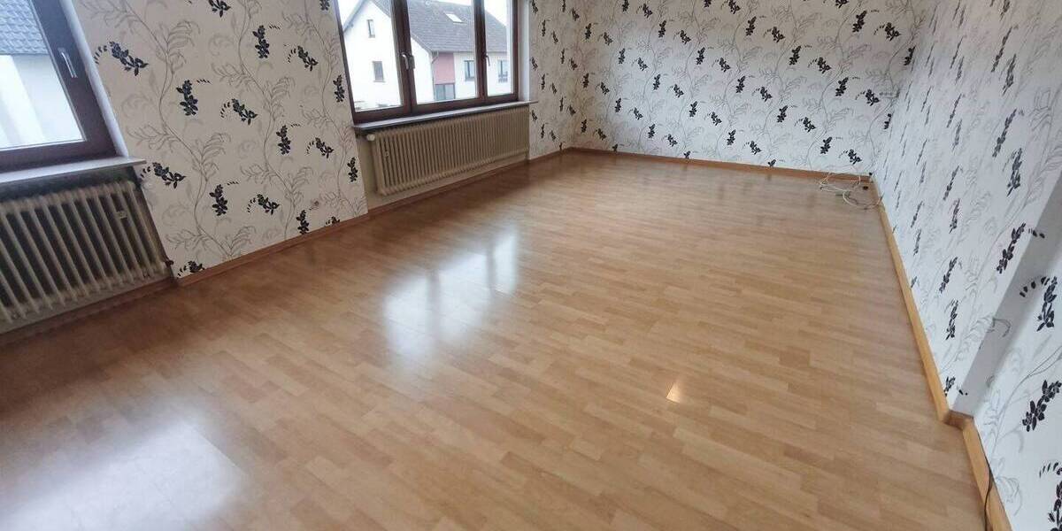 Attraktives Zweifamilienhaus in ruhiger Lage - Mehrfamilienhaus, Wohnhaus Schiffweiler Landsweiler | Angebot:26146960