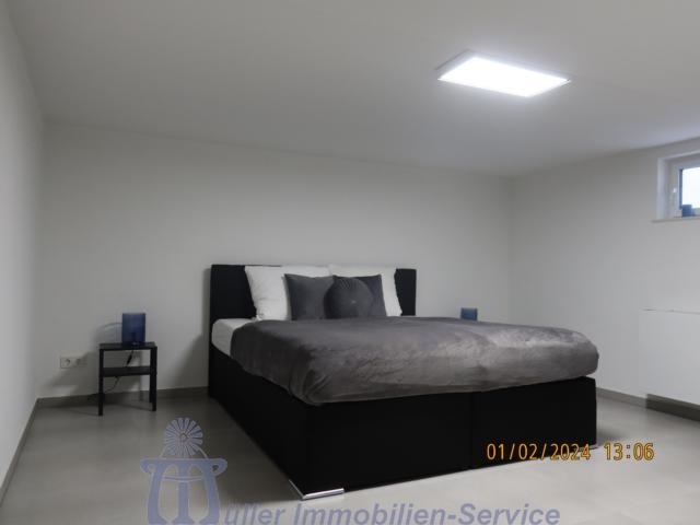 Modernes luxuriöses Wohnhaus, Bungalowstil, mit Außenpool, in schöner Stadtrandlage - Einfamilienhaus Homburg | Angebot:14540143