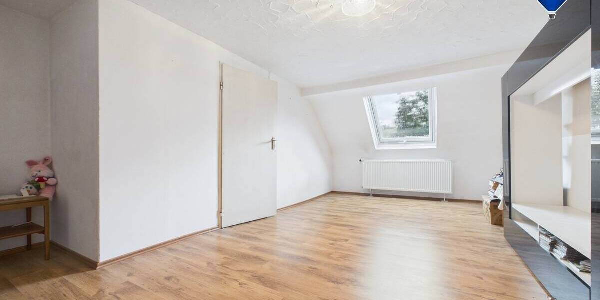Einfamilienhaus Schiffweiler - 7 Zimmer, 200 m&sup2;, 219.000&euro; | Angebot:26026909
