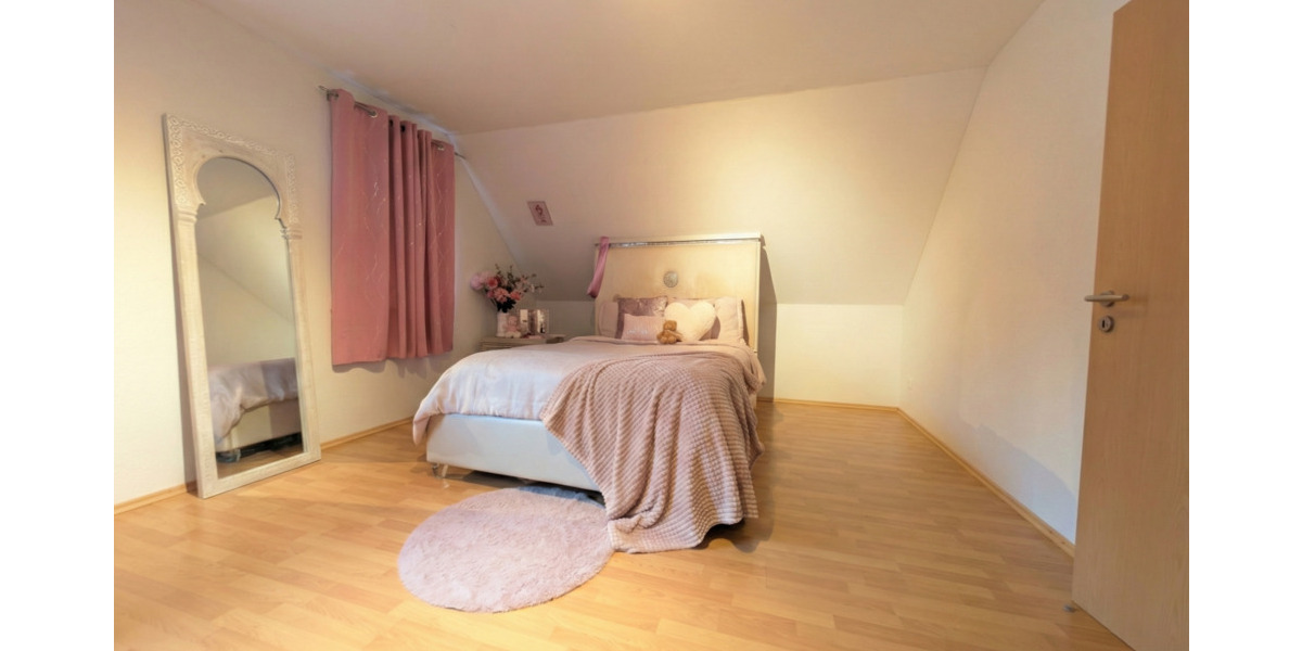 Einfamilienhaus Weselberg - 9 Zimmer, 335 m&sup2;, 498.000&euro; | Angebot:25744092