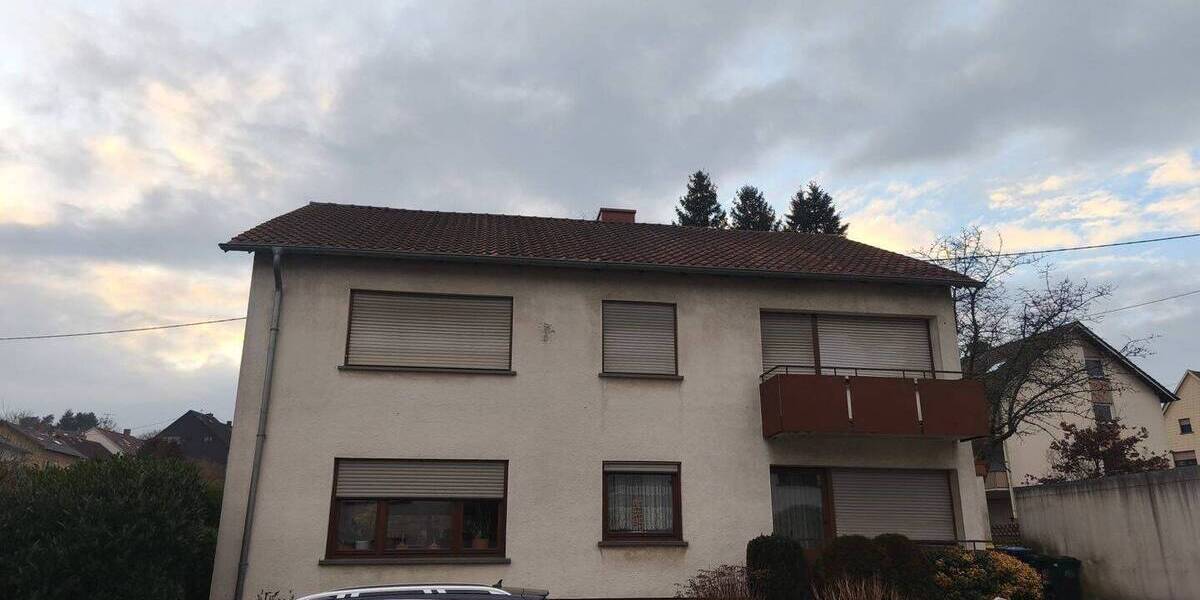 Attraktives Zweifamilienhaus in ruhiger Lage - Mehrfamilienhaus, Wohnhaus Schiffweiler Landsweiler | Angebot:26146960