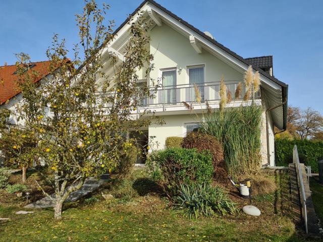 Exklusives neuwertiges Wohnhaus in schöner Stadtrandlage - Einfamilienhaus Homburg | Angebot:26882575