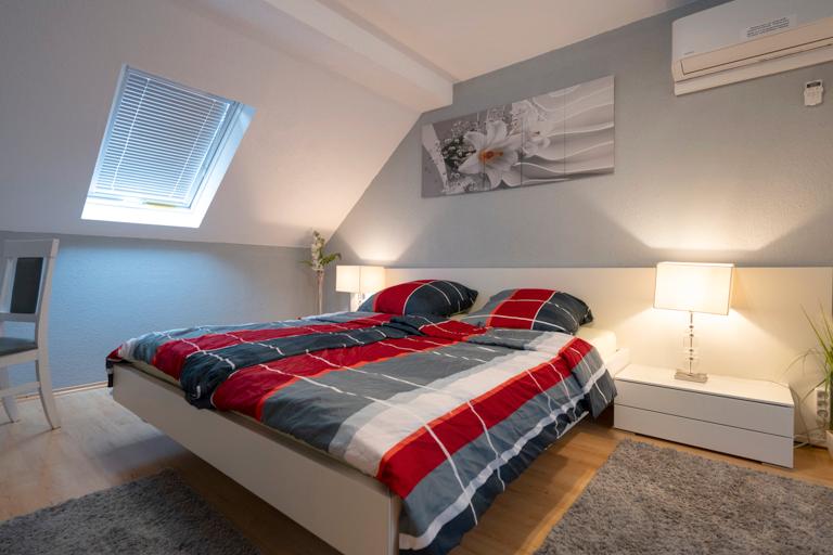 Dachgeschoßwohnung Steinwenden - 3 Zimmer, 70 m&sup2;, 1.150&euro; | Angebot:24845445