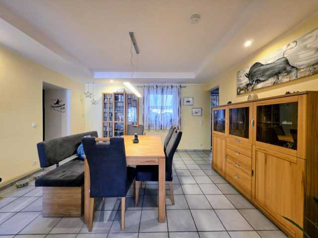 2-Familienhaus mit attraktiver Gewerbefläche in prominenter Lage - Mehrfamilienhaus, Wohnhaus Homburg | Angebot:27003328