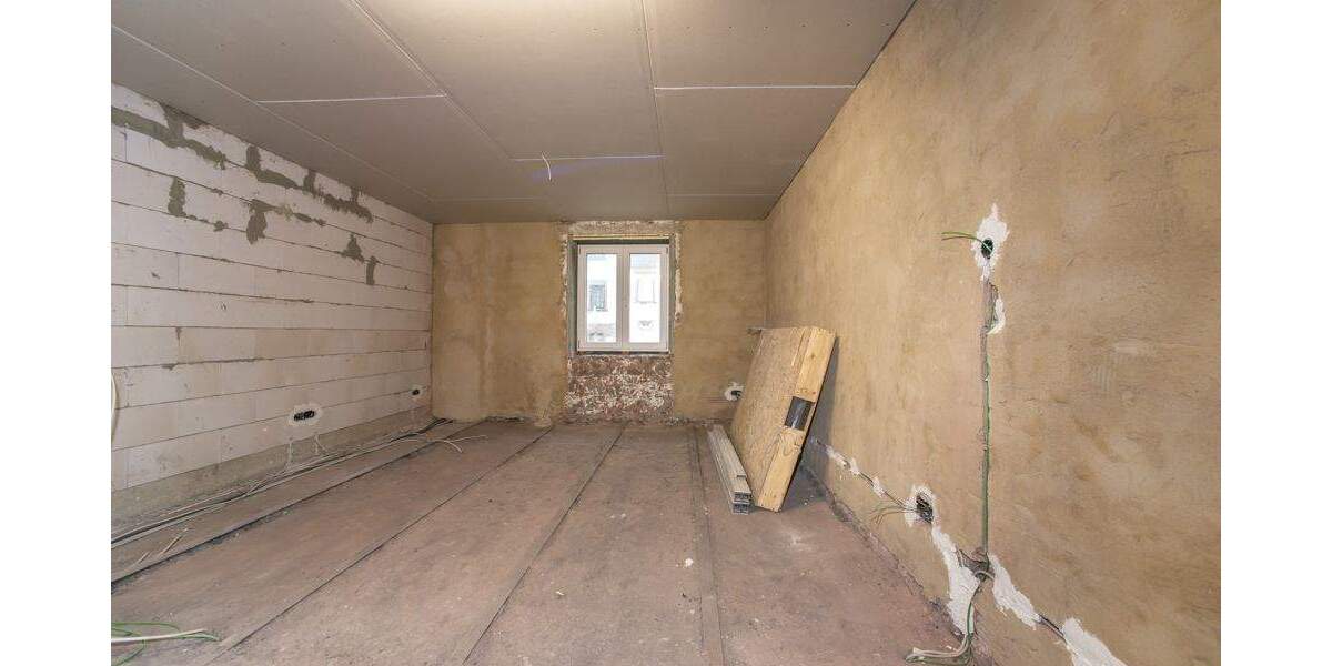 Mehrfamilienhaus, Wohnhaus Illingen / Uchtelfangen Uchtelfangen - 4 Zimmer, 118 m&sup2;, 210.000&euro; | Angebot:25799965