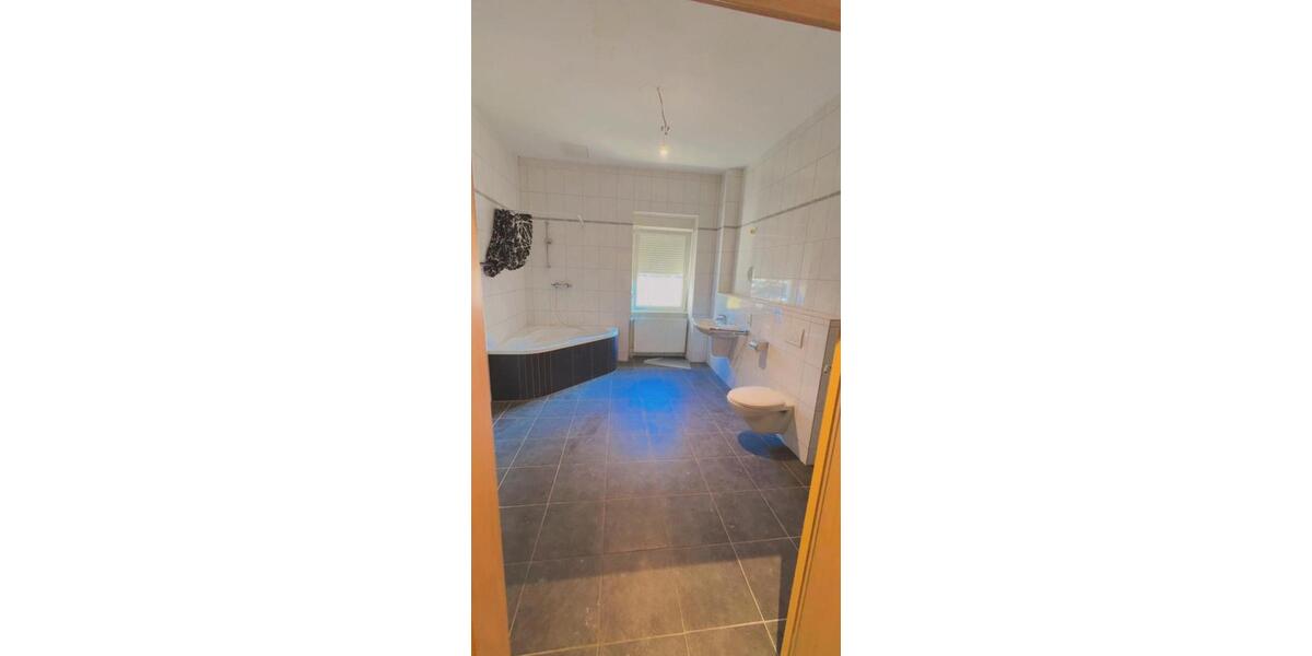 Erdgeschoßwohnung Saarbrücken Dudweiler - 4 Zimmer, 110 m&sup2;, 850&euro; | Angebot:25984168