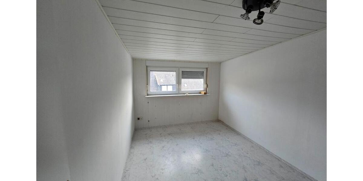 Etagenwohnung Saarbrücken Brebach-Fechingen - 5 Zimmer, 155 m&sup2;, 198.000&euro; | Angebot:26111977