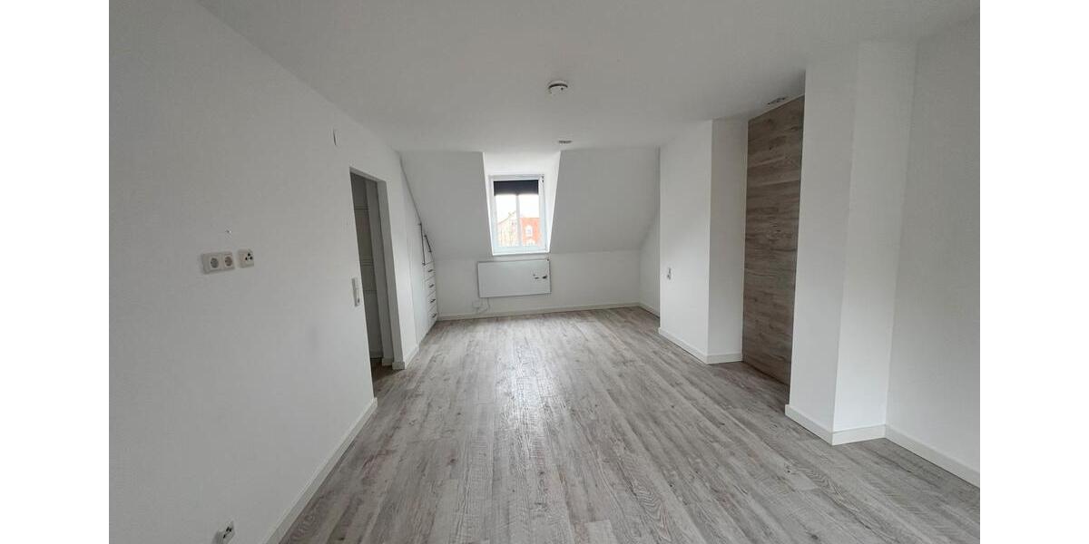 Dachgeschoßwohnung Saarbrücken - 1 Zimmer, 32 m&sup2;, 490&euro; | Angebot:26039873