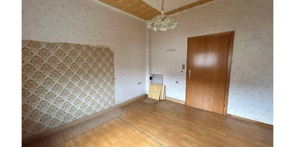 Mehrfamilienhaus, Wohnhaus Saarbrücken Dudweiler - 7 Zimmer, 168 m&sup2;, 150.000&euro; | Angebot:25745729