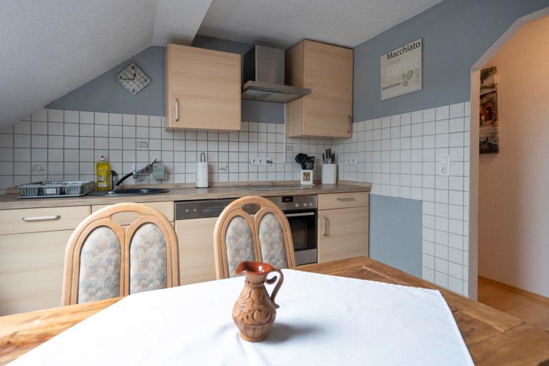 Dachgeschoßwohnung Steinwenden - 3 Zimmer, 70 m&sup2;, 1.150&euro; | Angebot:24845445