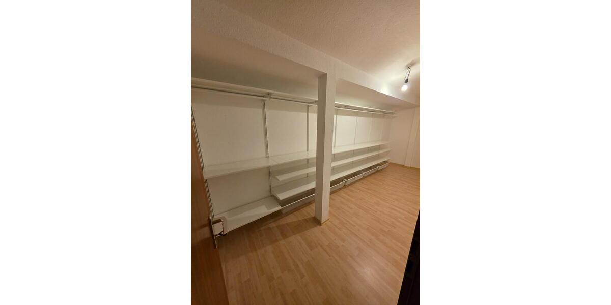 Dachgeschoßwohnung Saarbrücken Kieselhumes - 3.5 Zimmer, 115 m&sup2;, 995&euro; | Angebot:25973610