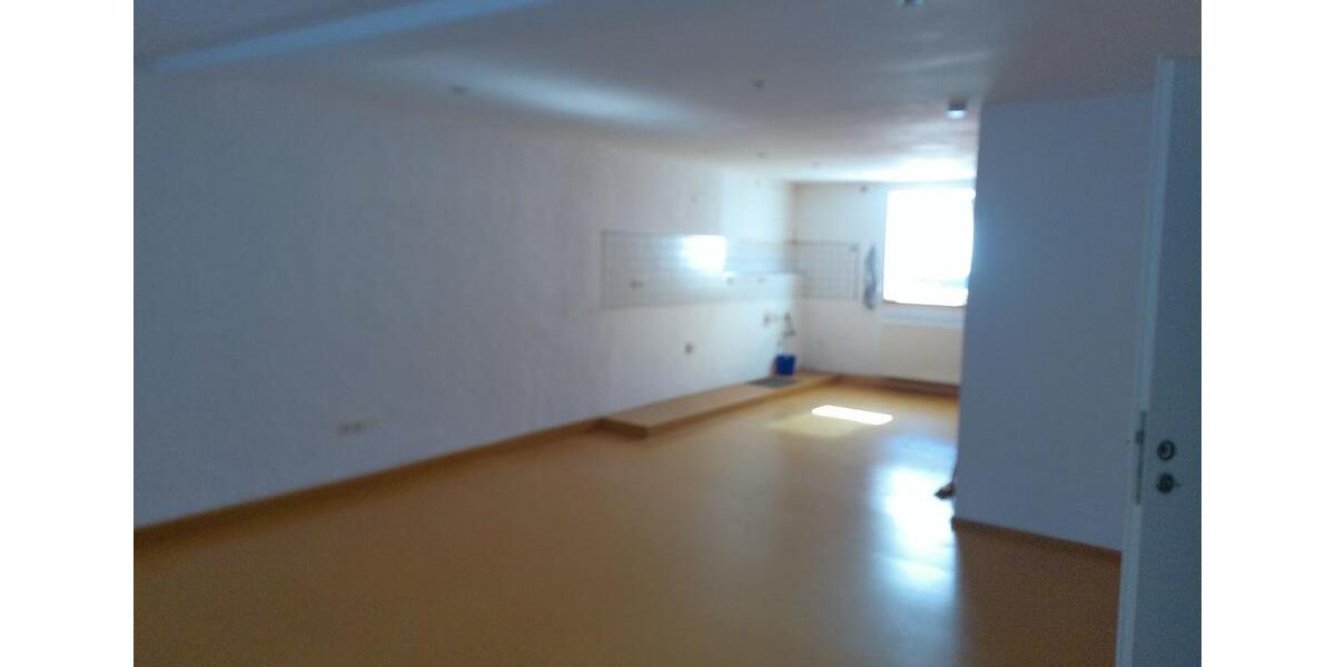 Etagenwohnung Ottweiler - 2 Zimmer, 110 m&sup2;, 550&euro; | Angebot:25591194