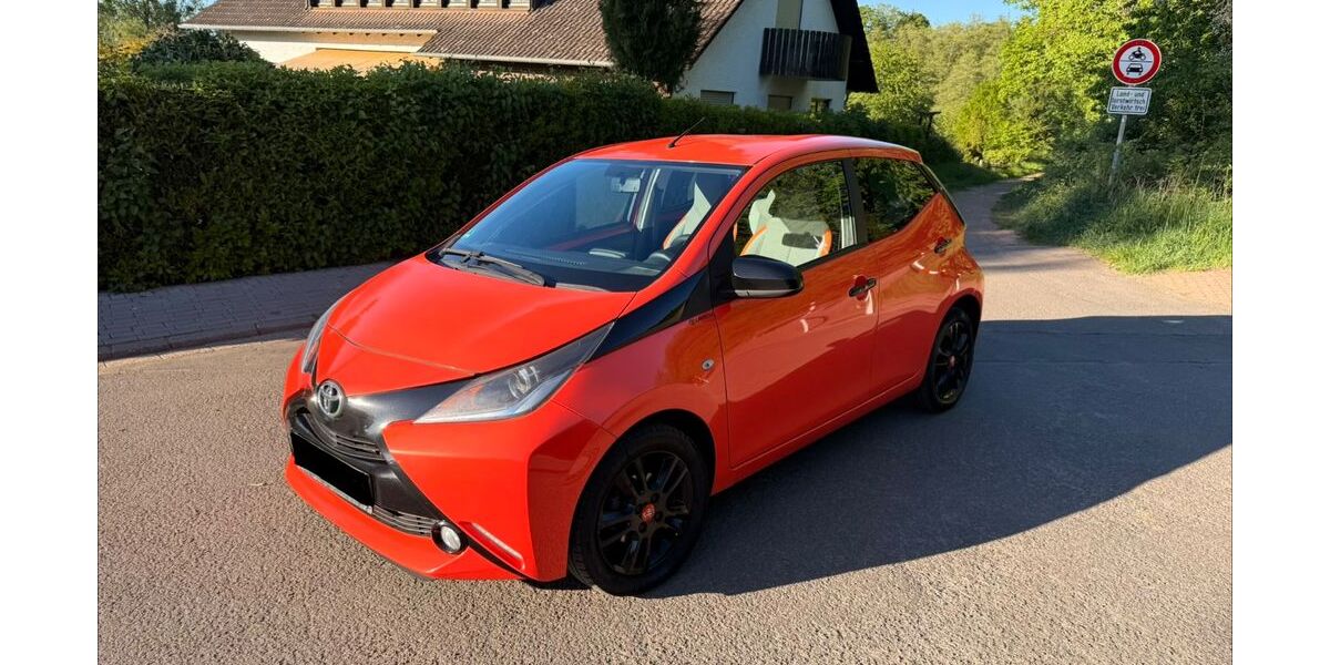 Toyota Aygo (X) 124.469 km 5.999 &euro; Riegelsberg 66292