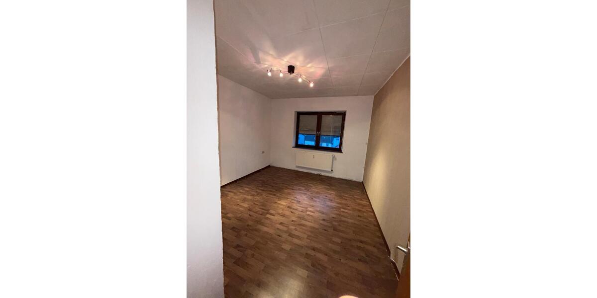 Etagenwohnung Schiffweiler - 2 Zimmer, 100 m&sup2;, 750&euro; | Angebot:25099914