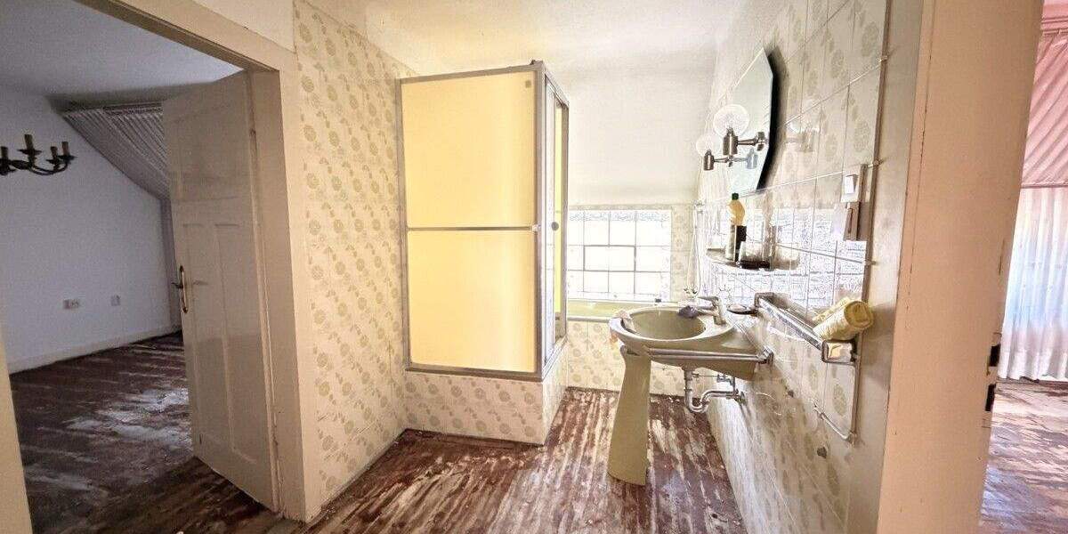 Mehrfamilienhaus, Wohnhaus Neunkirchen/Saar Hangard - 6 Zimmer, 120 m&sup2;, 59.000&euro; | Angebot:25736185