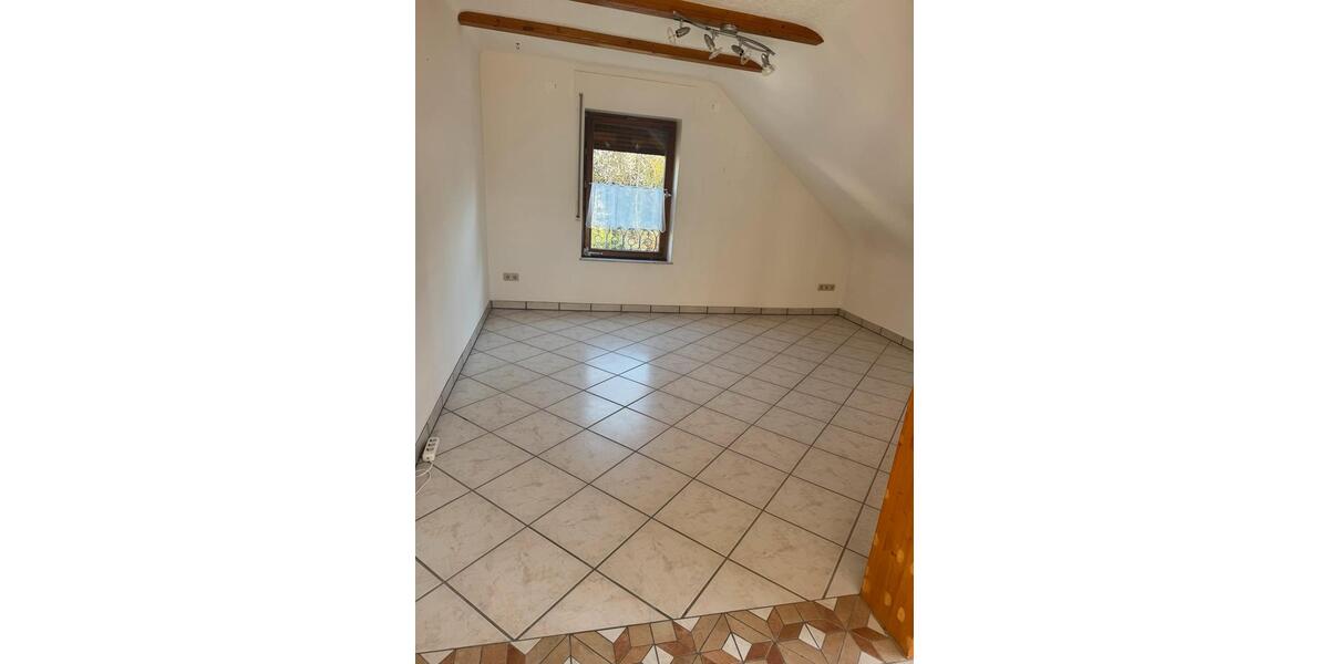 Etagenwohnung Spiesen-Elversberg Elversberg - 3 Zimmer, 90 m&sup2;, 900&euro; | Angebot:26035531