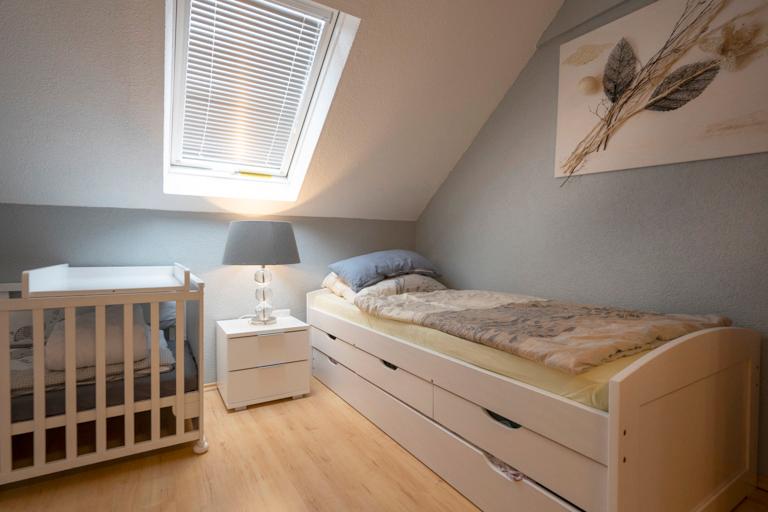 Dachgeschoßwohnung Steinwenden - 3 Zimmer, 70 m&sup2;, 1.150&euro; | Angebot:24845445