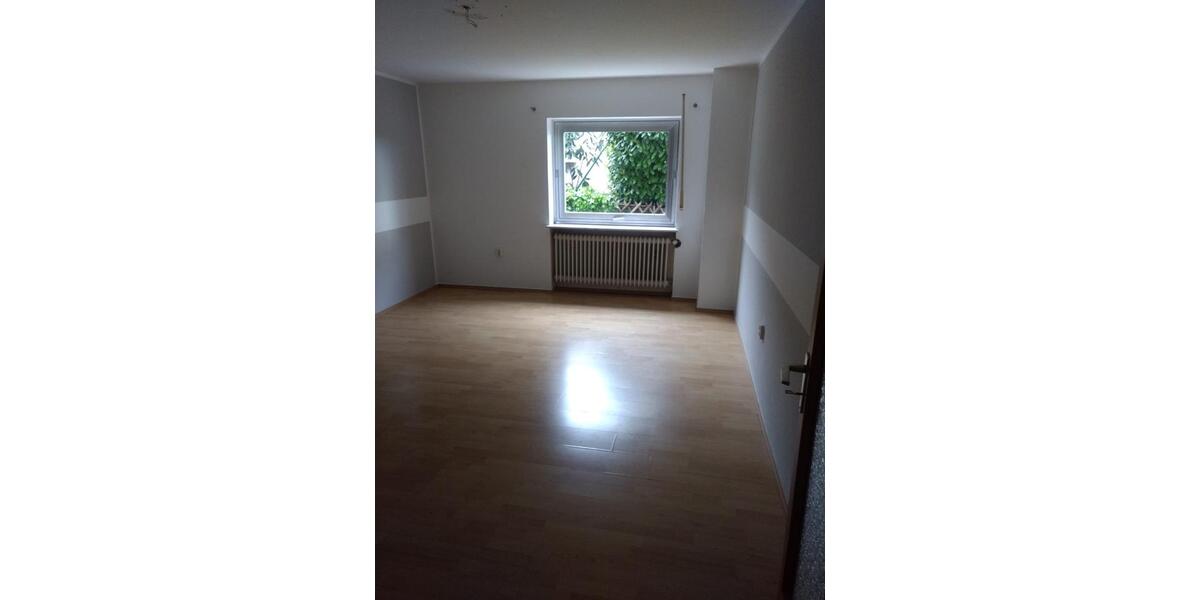 Etagenwohnung Saarbrücken Brebach-Fechingen - 4 Zimmer, 110 m&sup2;, 750&euro; | Angebot:26049469