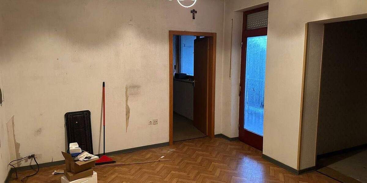 Einfamilienhaus Schiffweiler Heiligenwald - 8 Zimmer, 162 m&sup2;, 126.000&euro; | Angebot:25669773