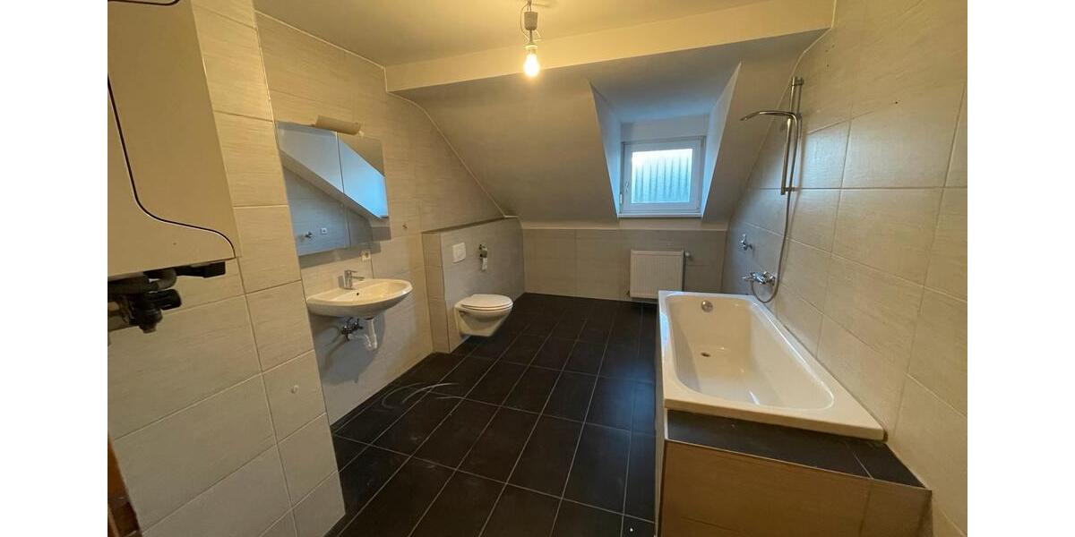 Dachgeschoßwohnung Neunkirchen - 2 Zimmer, 70 m&sup2;, 470&euro; | Angebot:25254534