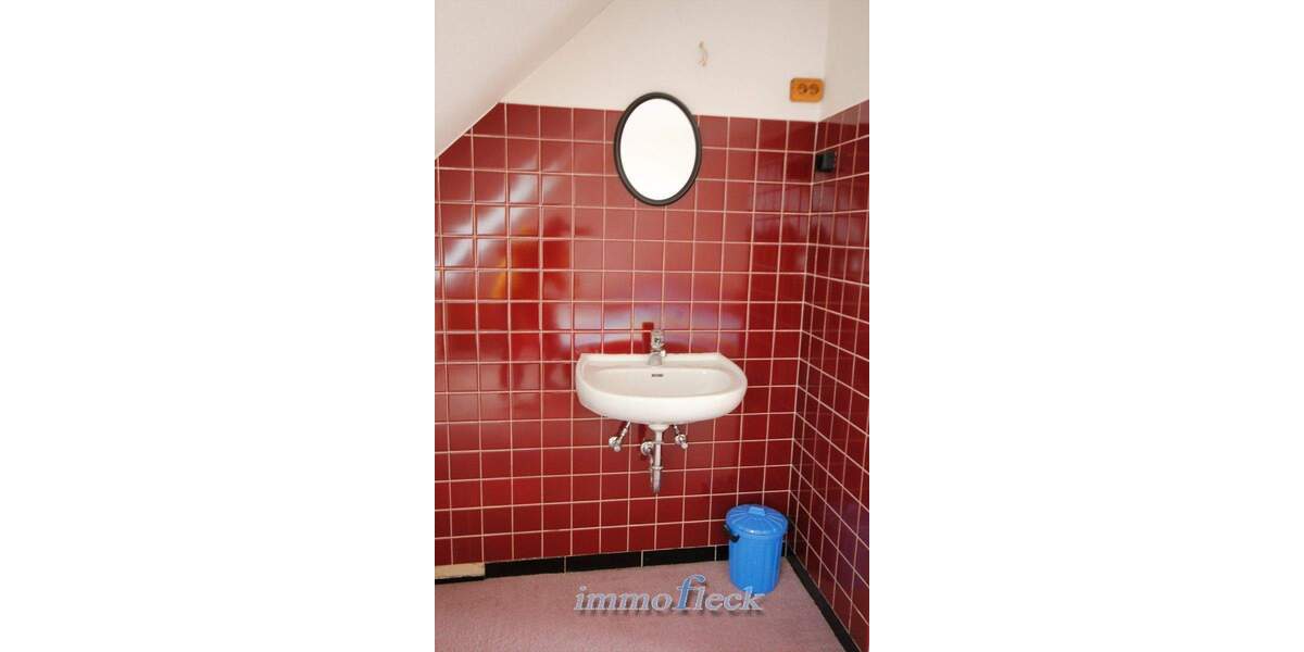 Doppelhaushälfte Bexbach - 9 Zimmer, 213 m&sup2;, 298.000&euro; | Angebot:25769303