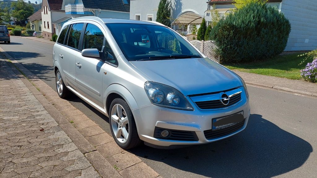Opel Zafira 222.000 km 2.999 &euro; Illingen 66557