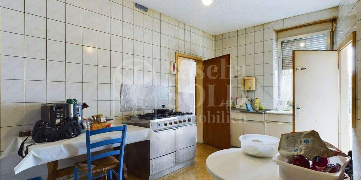 Wohn- und Geschäftshaus in St. Ingbert - für Investoren - mit Wohnung, Gewerbe, Garten und Garagen - Reihenendhaus Sankt Ingbert St. Ingbert | Angebot:23973449