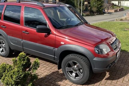 Lada Niva 17.100 km 13.500 &euro; Queidersbach 66851