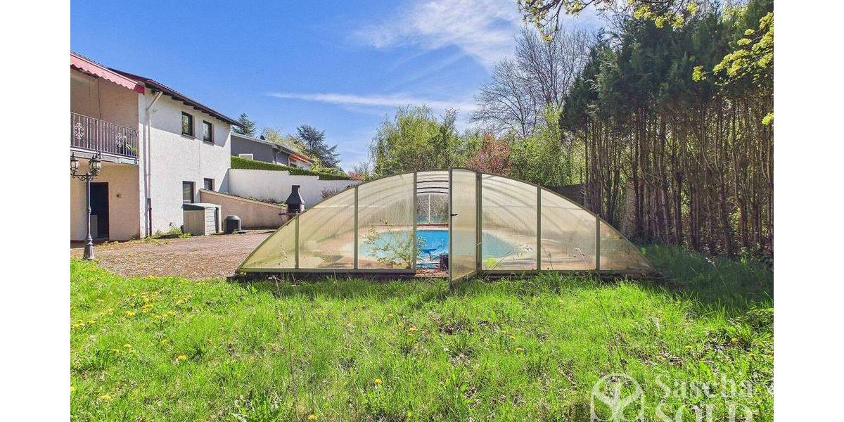 Großzügige Liegenschaft in ruhiger Waldrandlage - Pool, Sauna, Wintergarten, Balkon u. Doppelgarage - Einfamilienhaus Spiesen-Elversberg Elversberg | Angebot:26178654